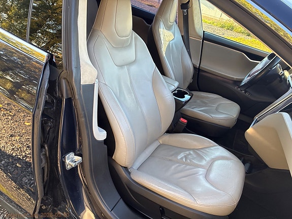 Tesla Model S 18 of 24