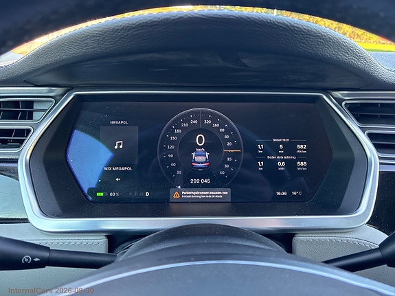 Tesla Model S 11 of 24