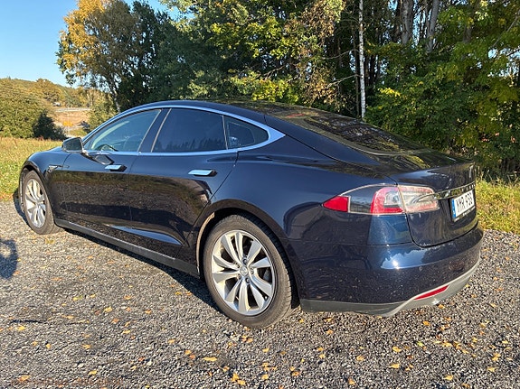 Tesla Model S 7 of 24