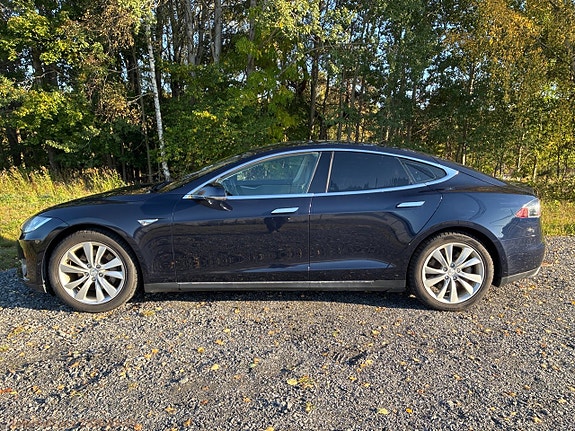 Tesla Model S 8 of 24