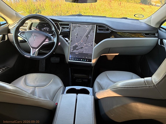 Tesla Model S 15 of 24