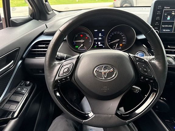 Toyota C-HR 13 of 26