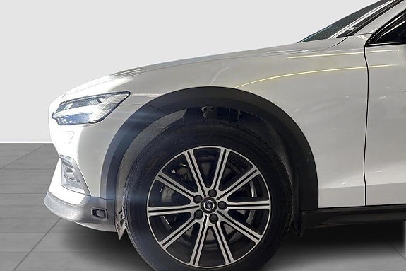 Volvo V60 Cross Country 3 of 14