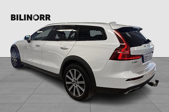 Volvo V60 Cross Country 4 of 14