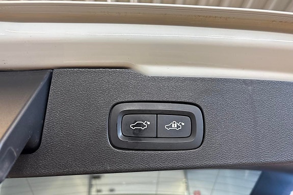 Volvo V60 Cross Country 13 of 14