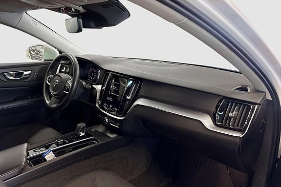 Volvo V60 Cross Country 7 of 14