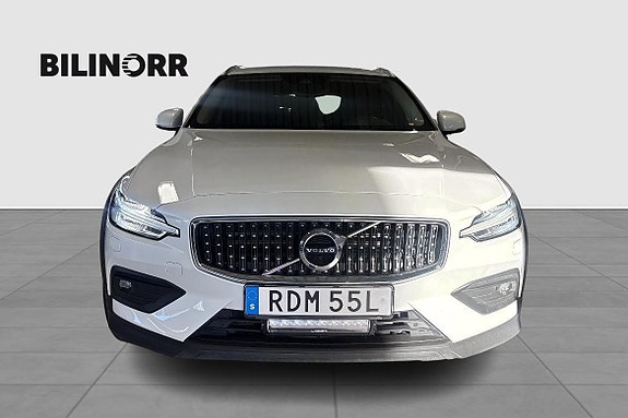 Volvo V60 Cross Country 2 of 14