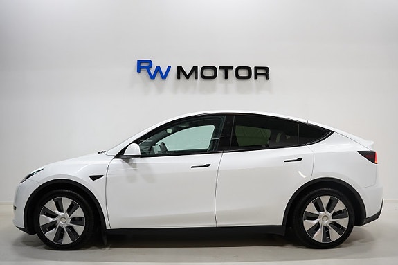 Tesla Model Y 4 of 23