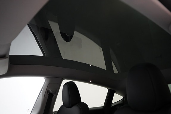 Tesla Model Y 9 of 23