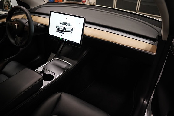 Tesla Model Y 11 of 23