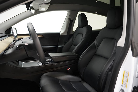 Tesla Model Y 8 of 23