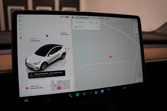 Tesla Model Y 18 of 23