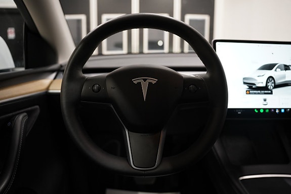 Tesla Model Y 13 of 23