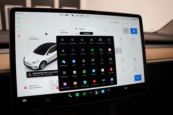 Tesla Model Y 19 of 23