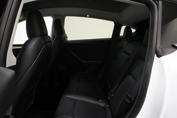 Tesla Model Y 20 of 23