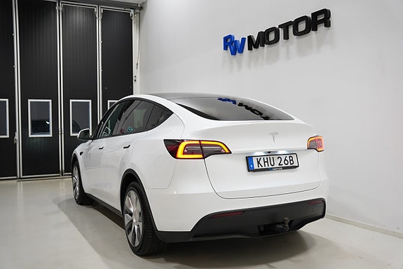 Tesla Model Y 5 of 23