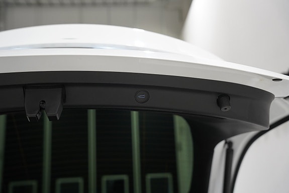 Tesla Model Y 23 of 23
