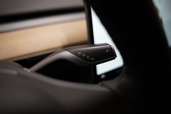 Tesla Model Y 14 of 23