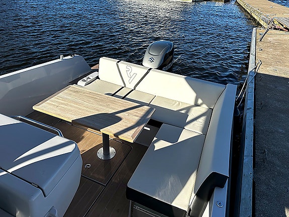 RYCK 280 till salu – demobåt med T-top och Suzuki 300 hk 8 of 12