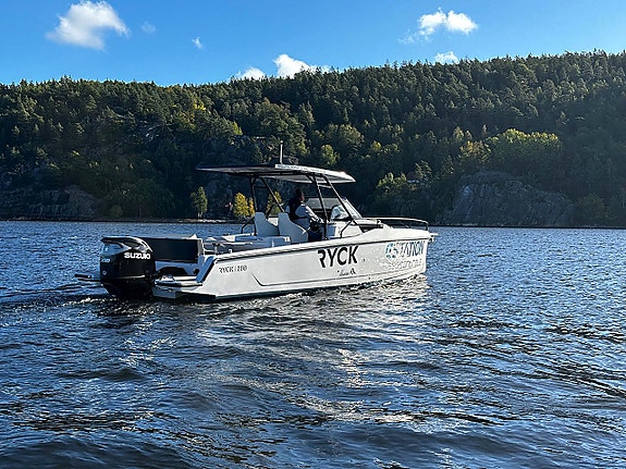 RYCK 280 till salu – demobåt med T-top och Suzuki 300 hk 2 of 12