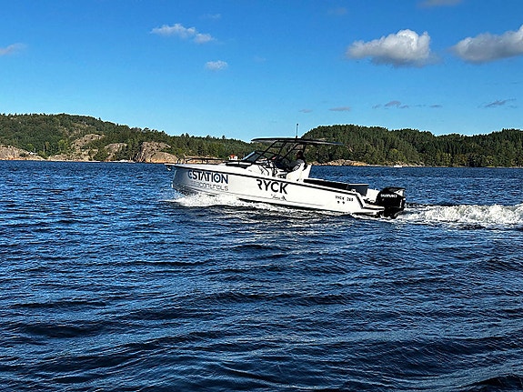 RYCK 280 till salu – demobåt med T-top och Suzuki 300 hk 4 of 12
