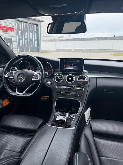 Mercedes-Benz C220 4 of 6