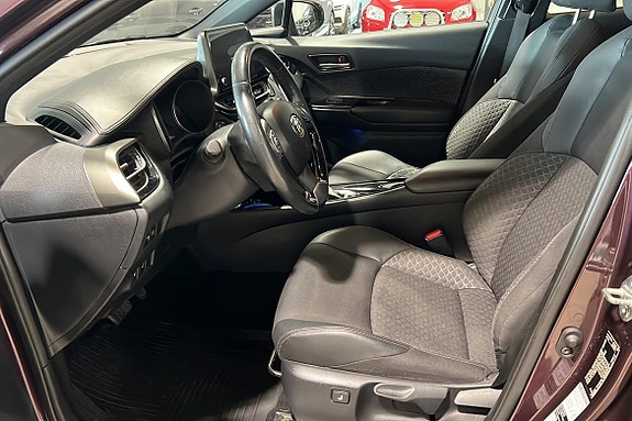 Toyota C-HR 6 of 14