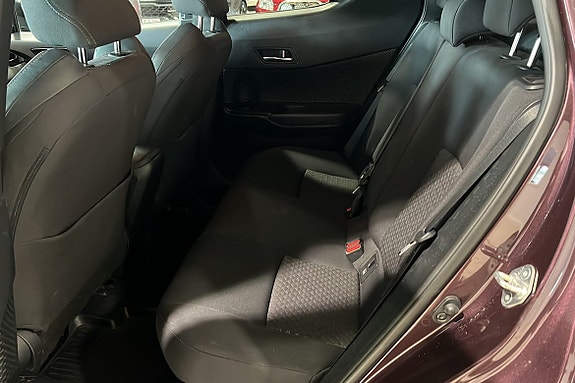 Toyota C-HR 7 of 14