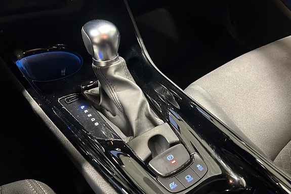 Toyota C-HR 12 of 14