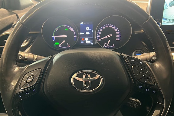 Toyota C-HR 9 of 14