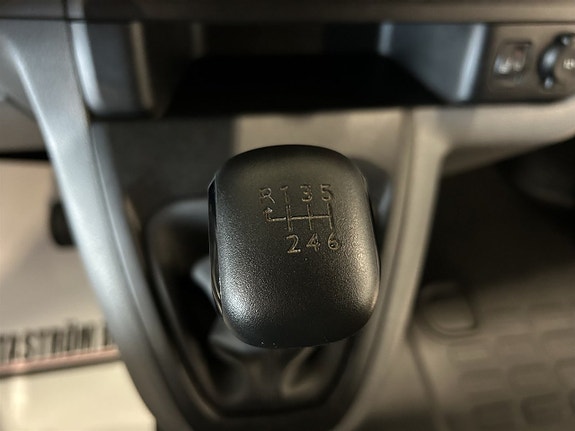 Peugeot Expert 24 of 24