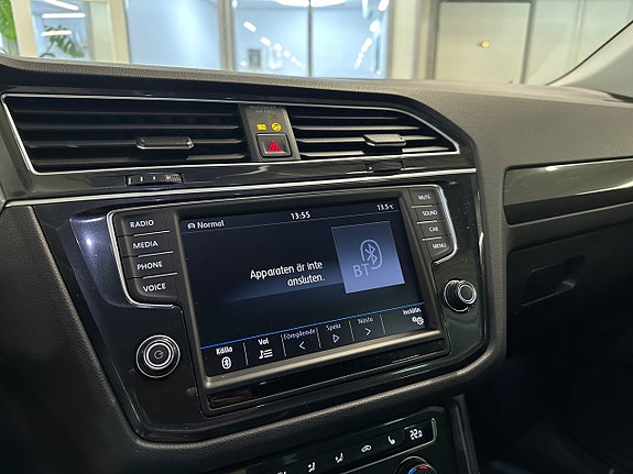 Volkswagen Tiguan 16 of 19
