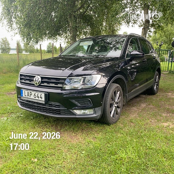 Volkswagen Tiguan 2 of 4