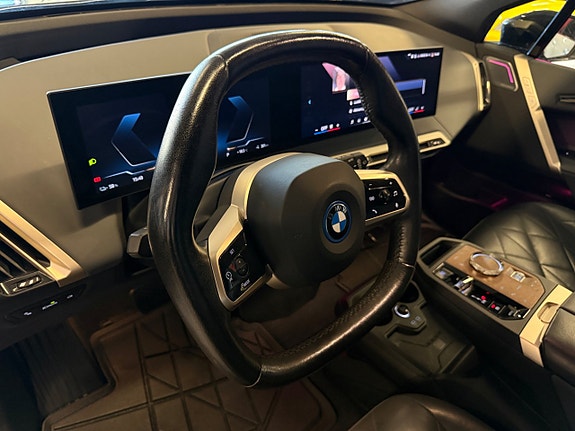 BMW iX 12 of 30