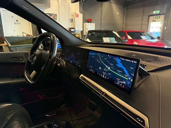 BMW iX 24 of 30