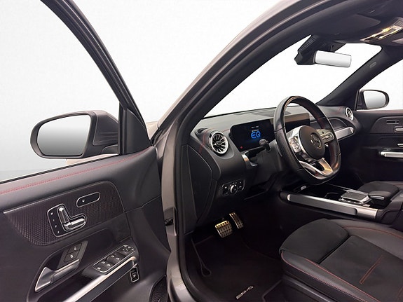 Mercedes-Benz EQB300 11 of 30