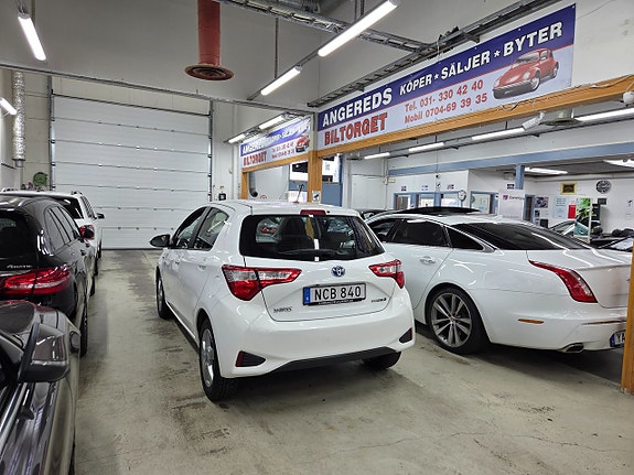 Toyota Yaris 5 of 16