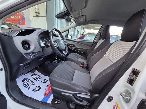 Toyota Yaris 14 of 16
