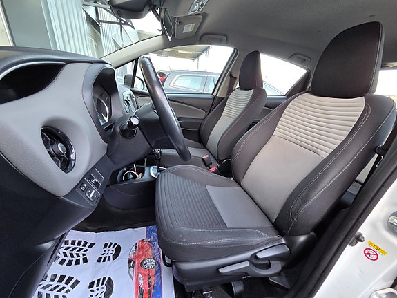 Toyota Yaris 15 of 16