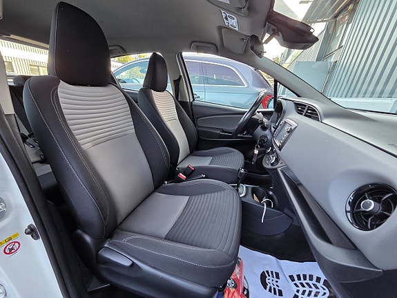 Toyota Yaris 9 of 16
