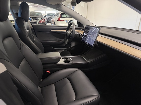 Tesla Model 3 13 of 16