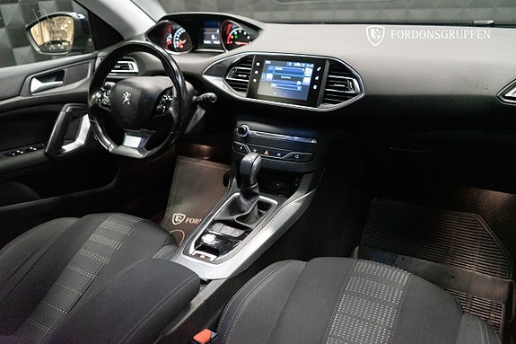 Peugeot 308 SW 17 of 21