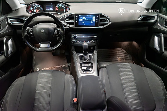 Peugeot 308 SW 15 of 21