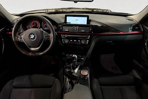 BMW 330i 11 of 17