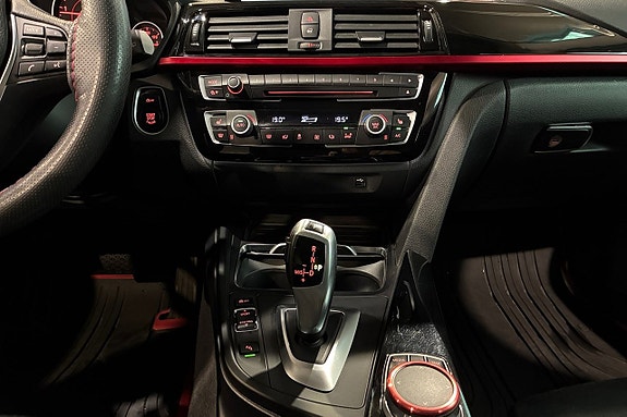 BMW 330i 12 of 17