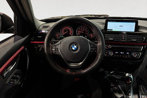 BMW 330i 13 of 17