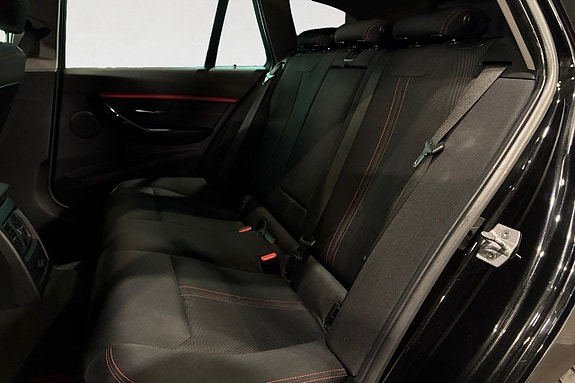 BMW 330i 14 of 17