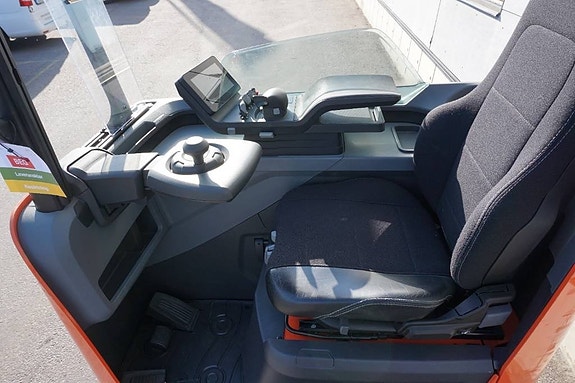 Toyota RRE180H 4 of 15