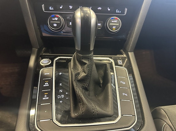 Volkswagen Passat 14 of 26