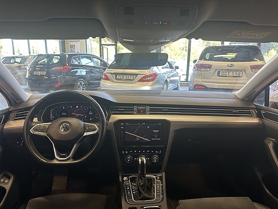 Volkswagen Passat 19 of 26